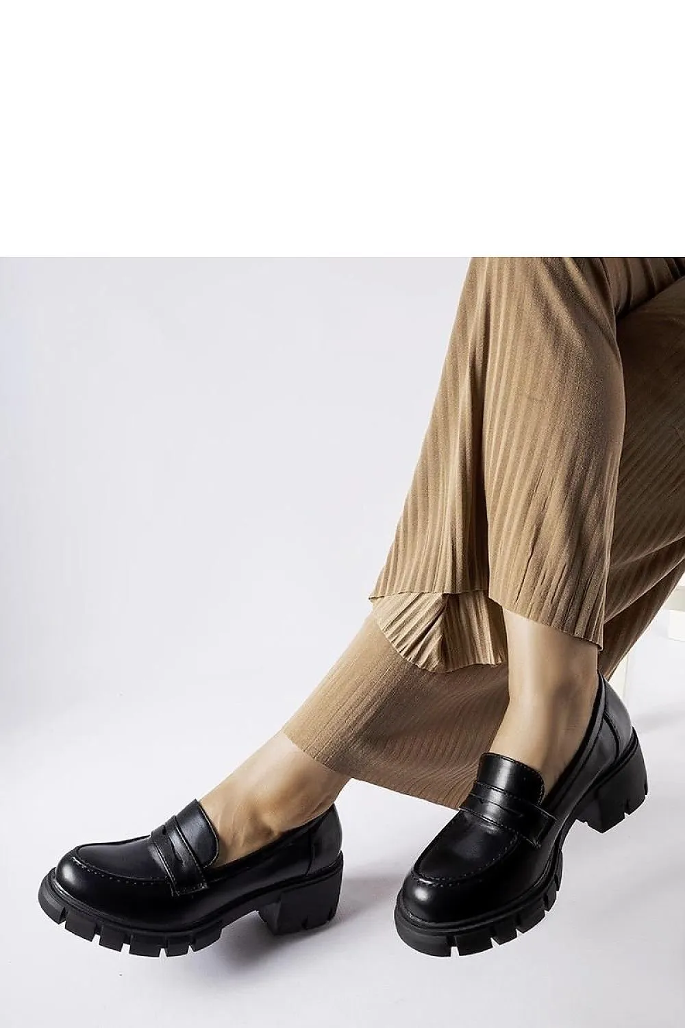 Beige classic block heel moccasins