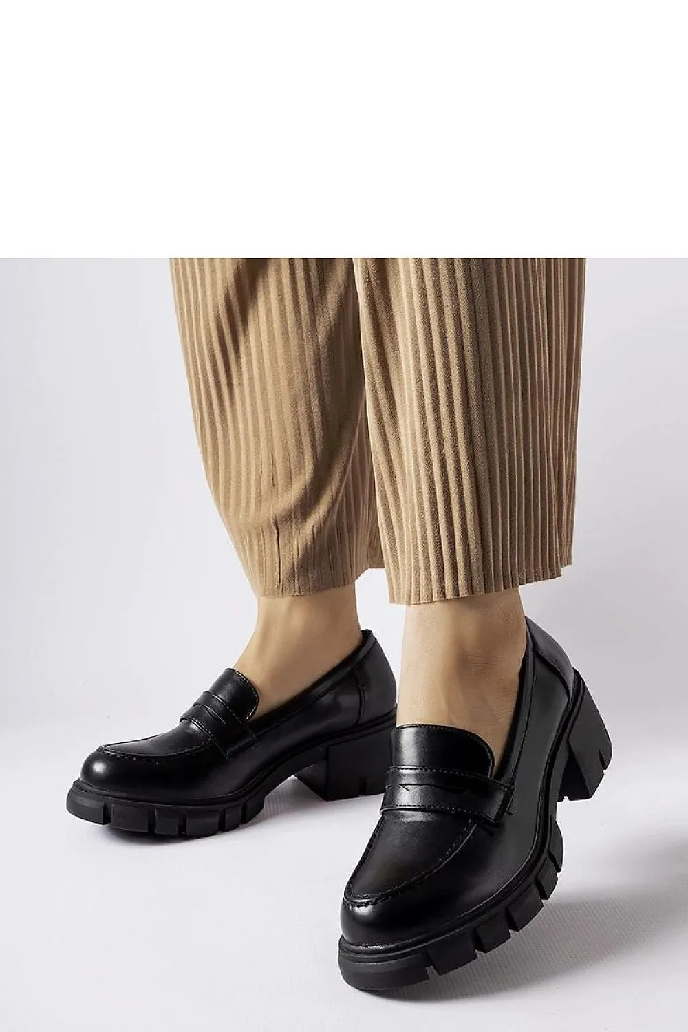 Beige classic block heel moccasins