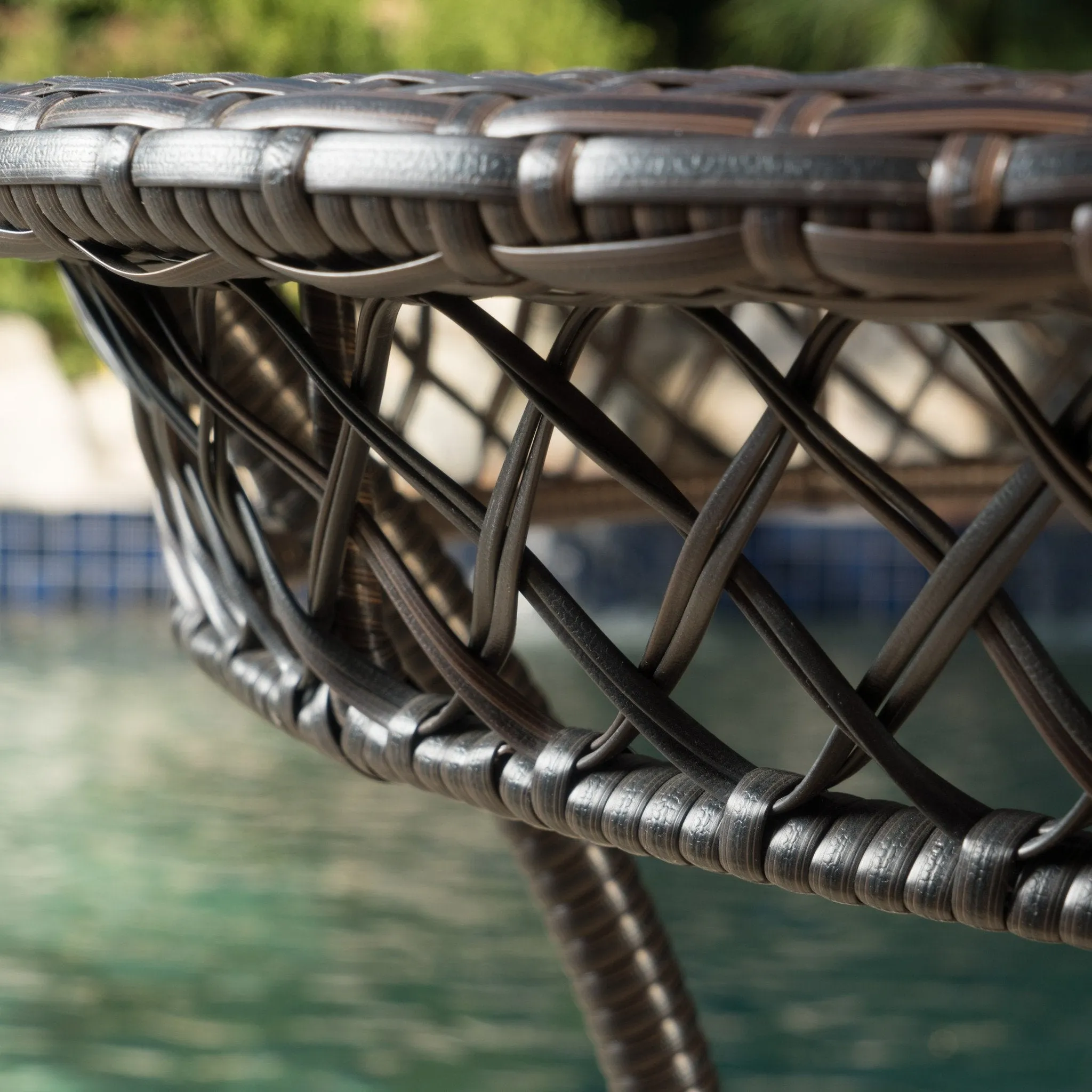 Gaviota 34-inch Round Outdoor Wicker Dining Table